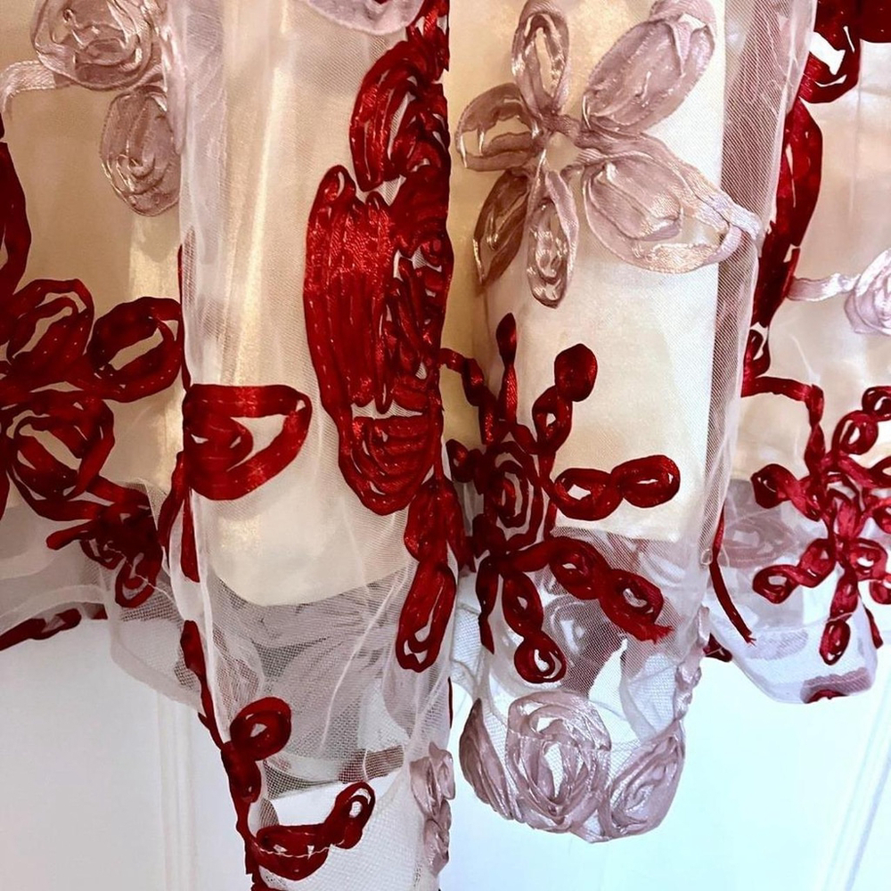 💖✨ METISU ELEGANT CREAM & RED FLORAL EMBROIDERY DRESS (XS) ✨💖 - Picture 5 of 6